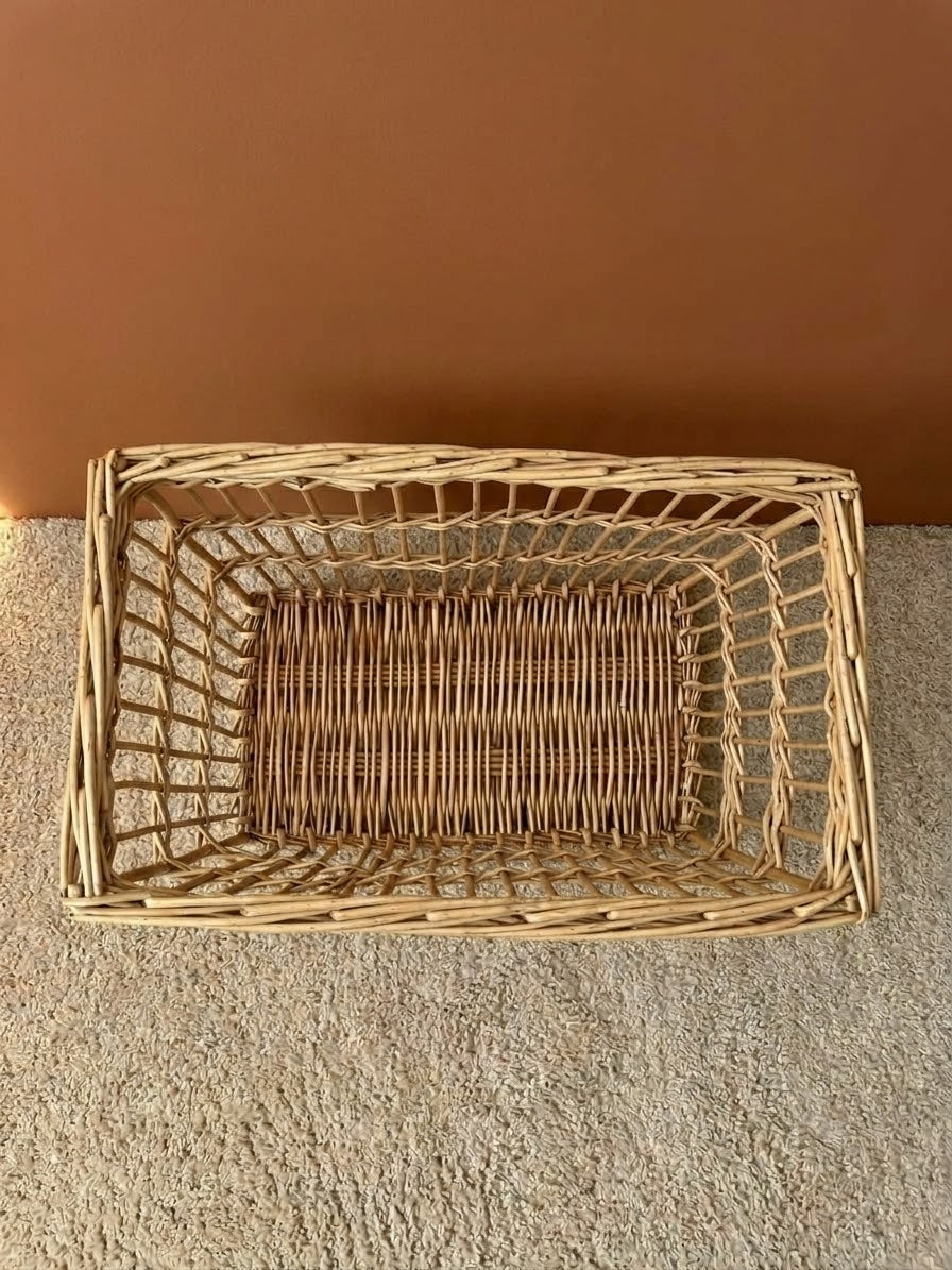 Panier en osier tressé