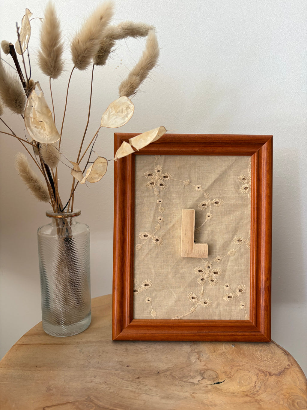 Cadre à l’initiale de bébé beige