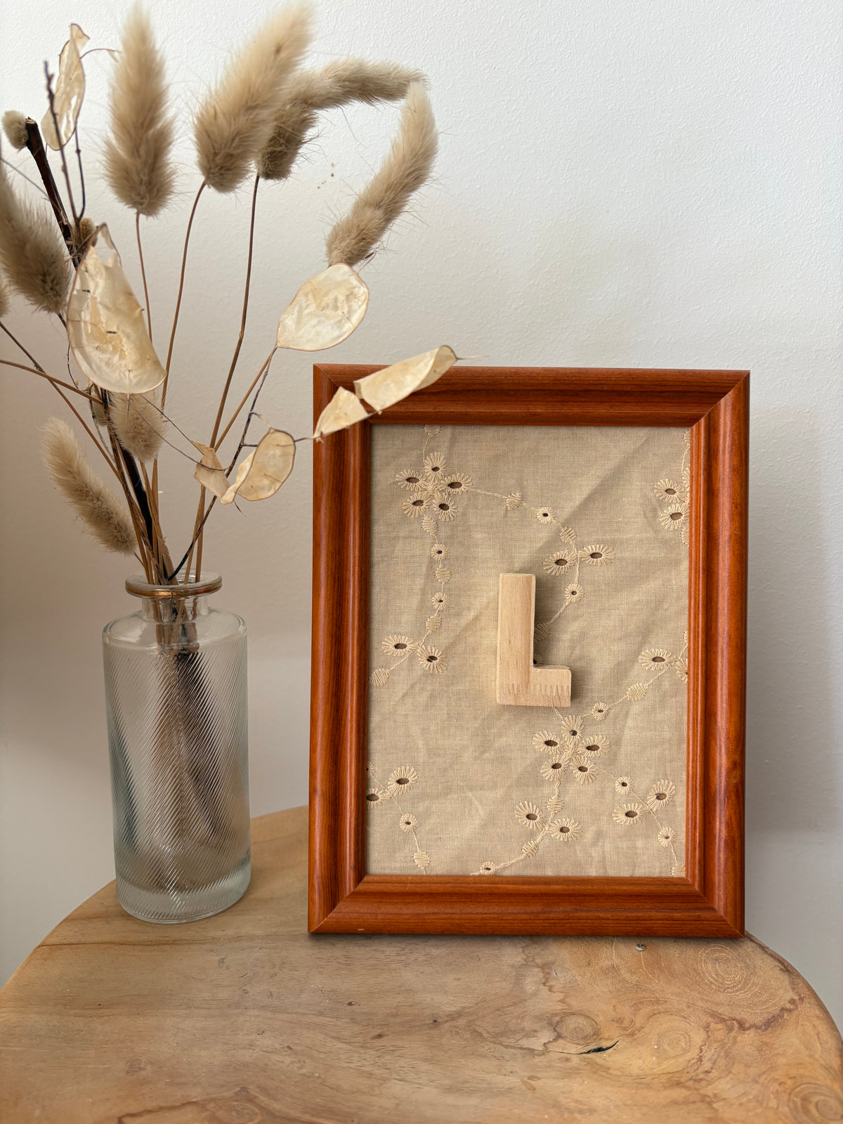 Cadre à l’initiale de bébé beige