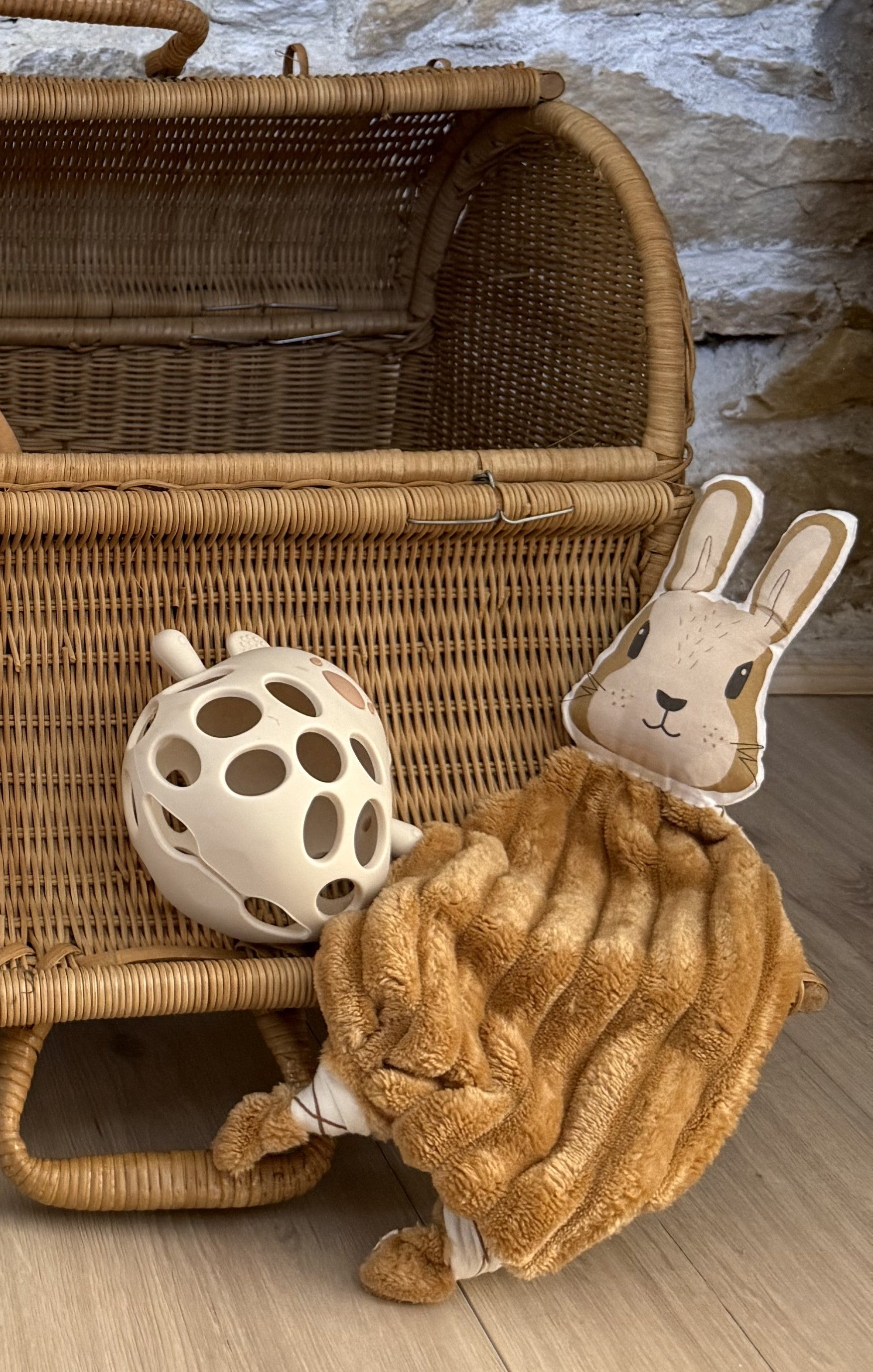 Doudou lapin bi-matière velours et gaze de coton