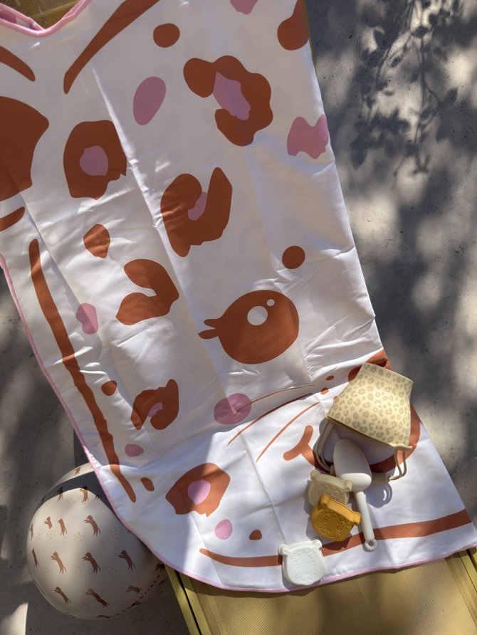Serviette de plage microfibre léopard camel et rose